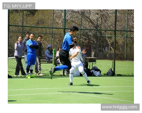 足球八一队奋勇拼搏展现团队精神助力中国足球崛起之路